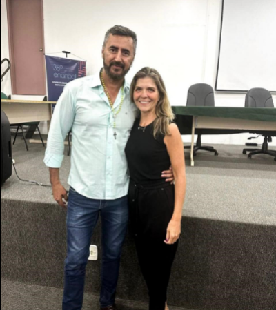 A profa. Joara Martin Bergsleithner, coordenadora do PGLA, participou da 38 ENANPOL, em Manaus, AM, em agosto de 2024, representando o nosso programa no encontro de coordenadores de pós-graduação, em âmbito nacional. Na foto, a profa. está ao lado do nosso coordenador geral de área, prof. José Magalhães.