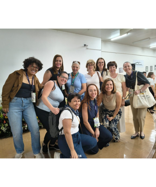 Discentes e egressas do PGLA (Aline Barreto, Regina Neri, Mariana Damaceno e Ana Lúcia Ferreira de Moraes) e a profa Vanessa Borges de Almeida (orientadora), como parte do grupo de pesquisa GEPEPLA, no evento Semaple, Epic Laalta (Associações Latino Americana de Avaliação), Londrina, set/2025.